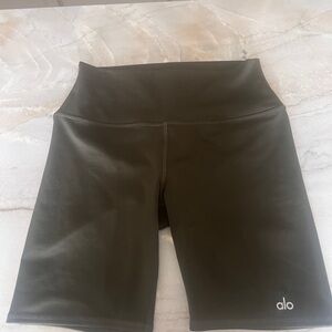 7” Alo Yoga Biker Shorts never worn